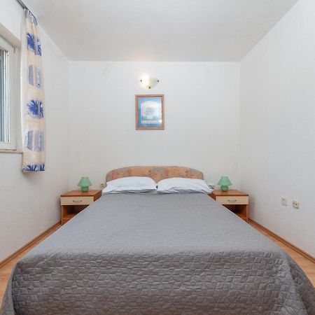 Olive Gardens Apartment Primošten Екстериор снимка