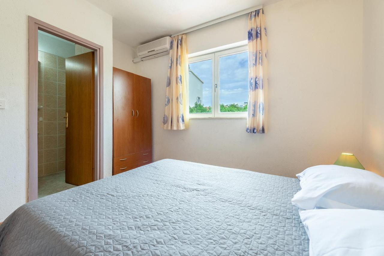 Olive Gardens Apartment Primošten Екстериор снимка