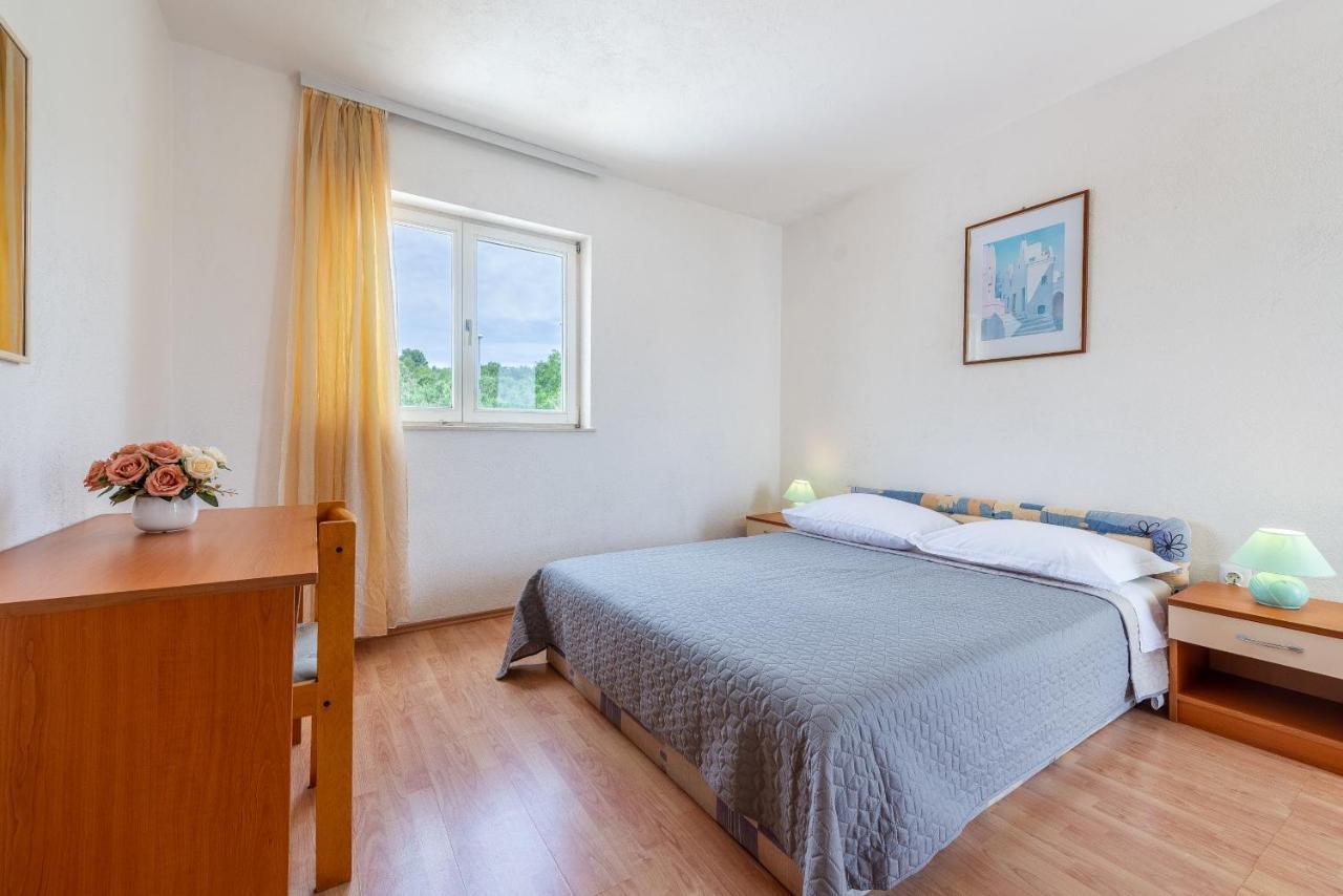 Olive Gardens Apartment Primošten Екстериор снимка