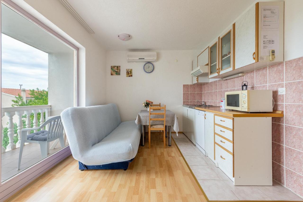 Olive Gardens Apartment Primošten Екстериор снимка