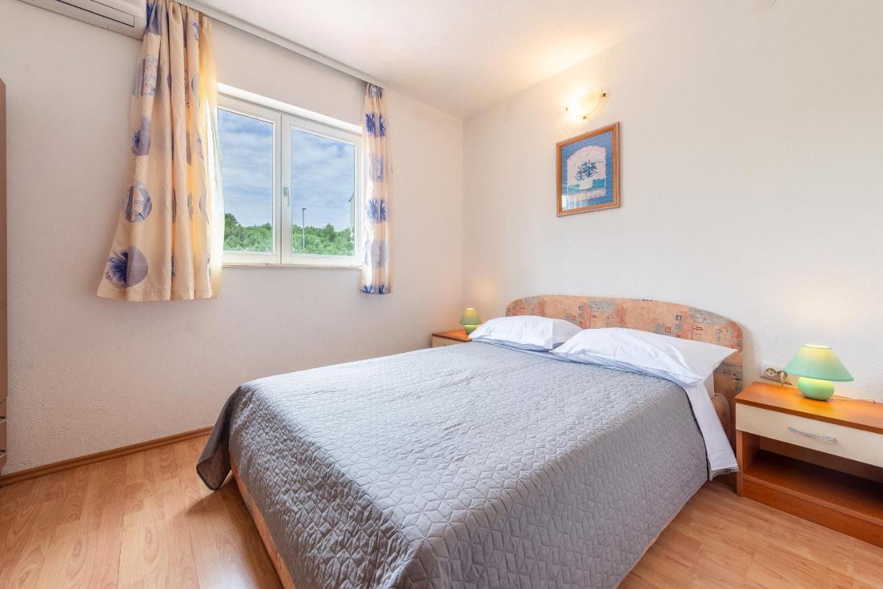 Olive Gardens Apartment Primošten Екстериор снимка
