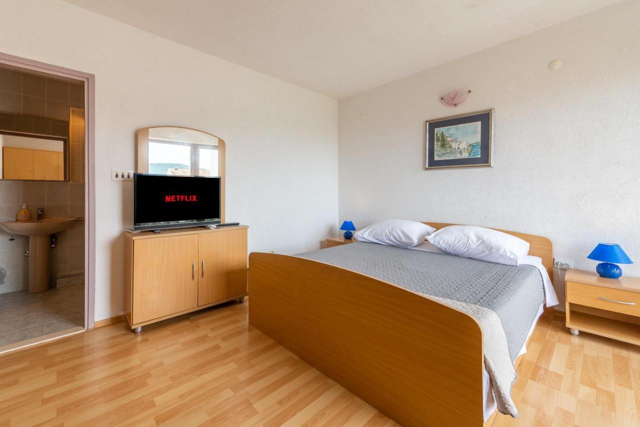 Olive Gardens Apartment Primošten Екстериор снимка