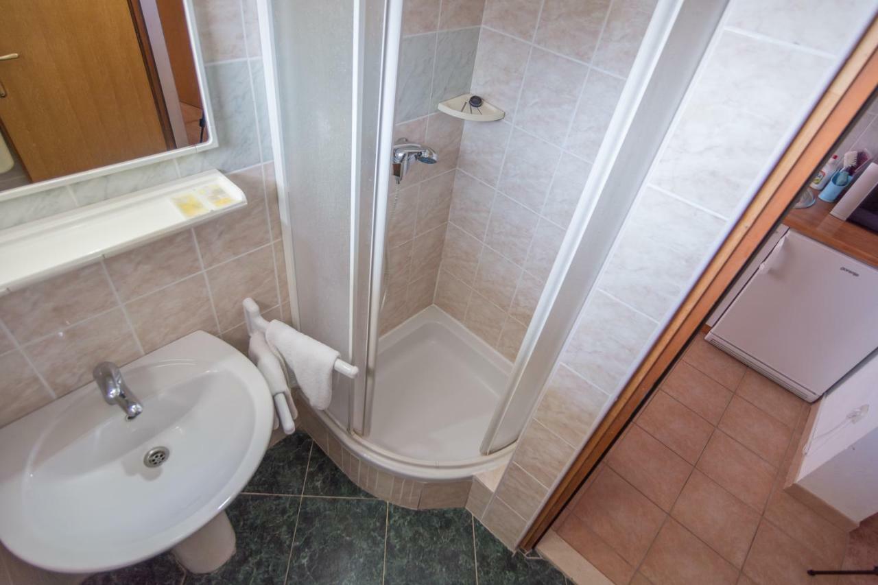 Olive Gardens Apartment Primošten Екстериор снимка