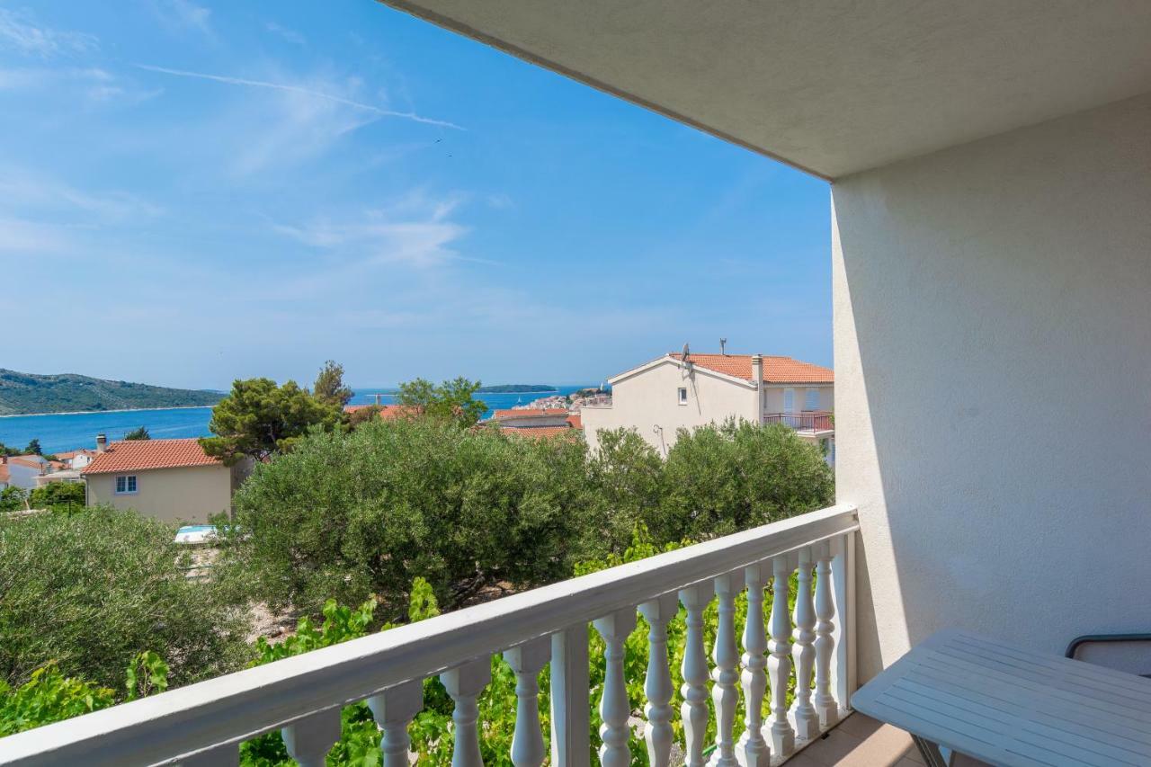 Olive Gardens Apartment Primošten Екстериор снимка