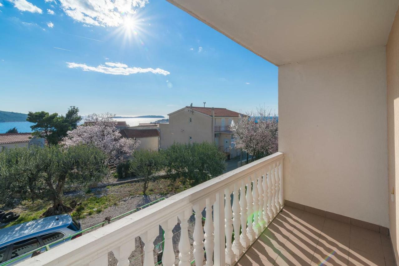 Olive Gardens Apartment Primošten Екстериор снимка