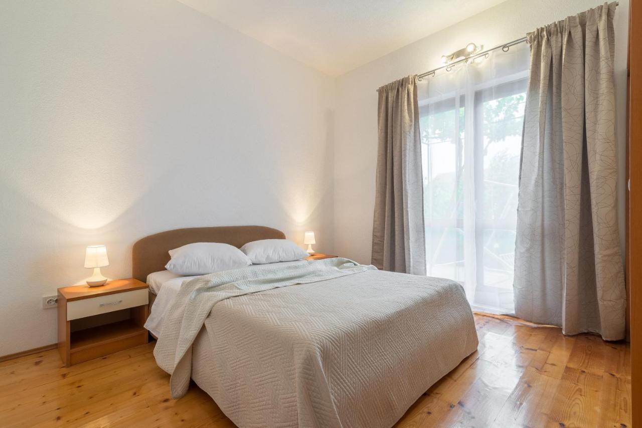 Olive Gardens Apartment Primošten Екстериор снимка