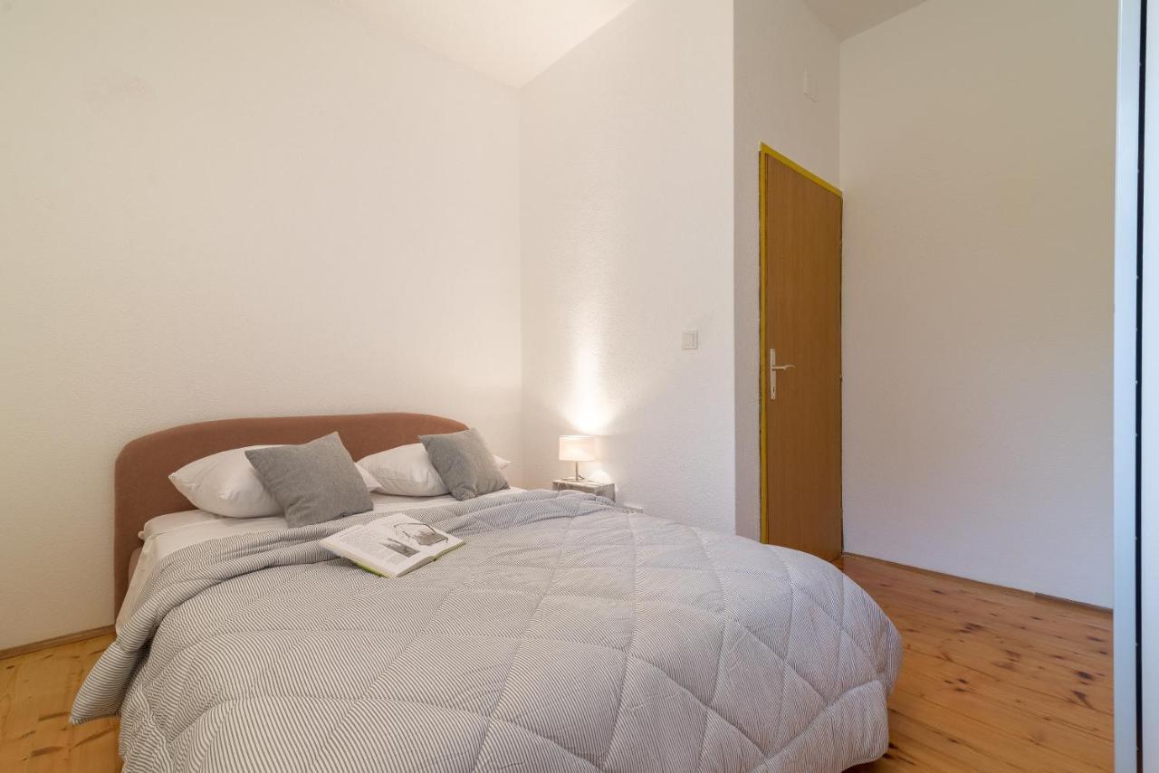 Olive Gardens Apartment Primošten Екстериор снимка